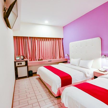 Lumut Suites Екстериор снимка